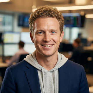 Ryan Brooks, présenté en tant qu’analyste principal en trading chez Titrasomme, sur une image de profil