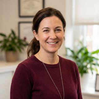 Laura Bennett, responsable des standards de la plateforme chez Titrasomme, photographiée pour une photo de profil
